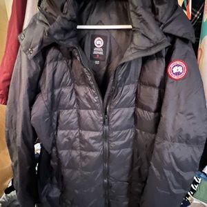 Women’s Canada Goose hooded jacket.  Wore a few times last season.  Size XXL.
